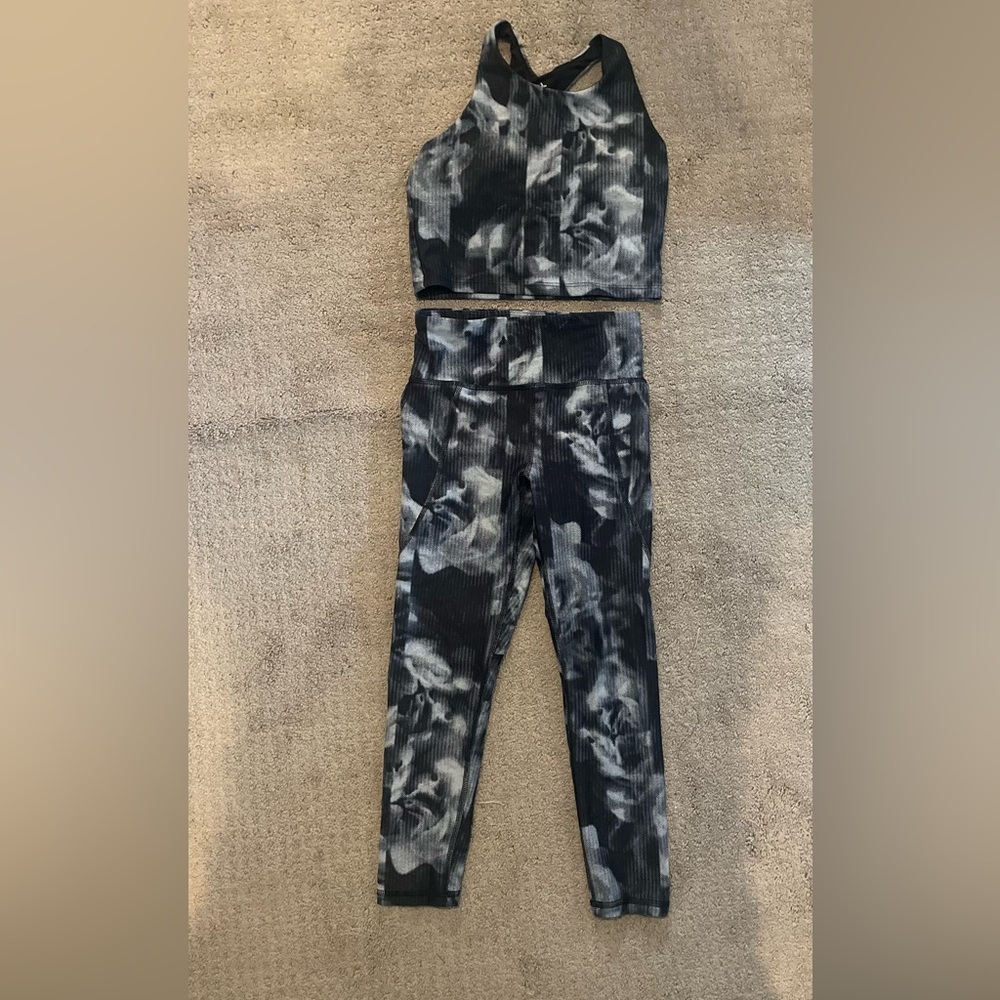Old navy girls athletic set size 6/7 bottoms and size 8 top